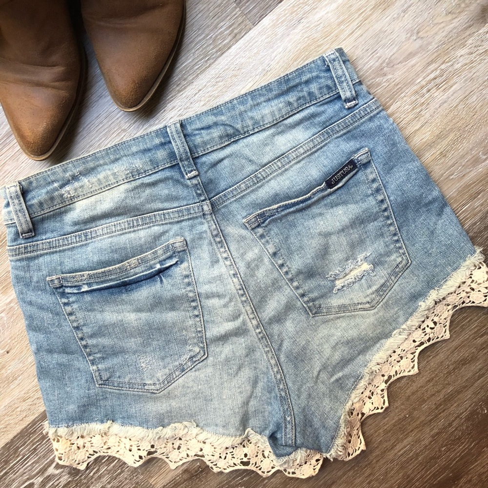 🌸New Lace Trim Daisy Duke Shorts🌸
